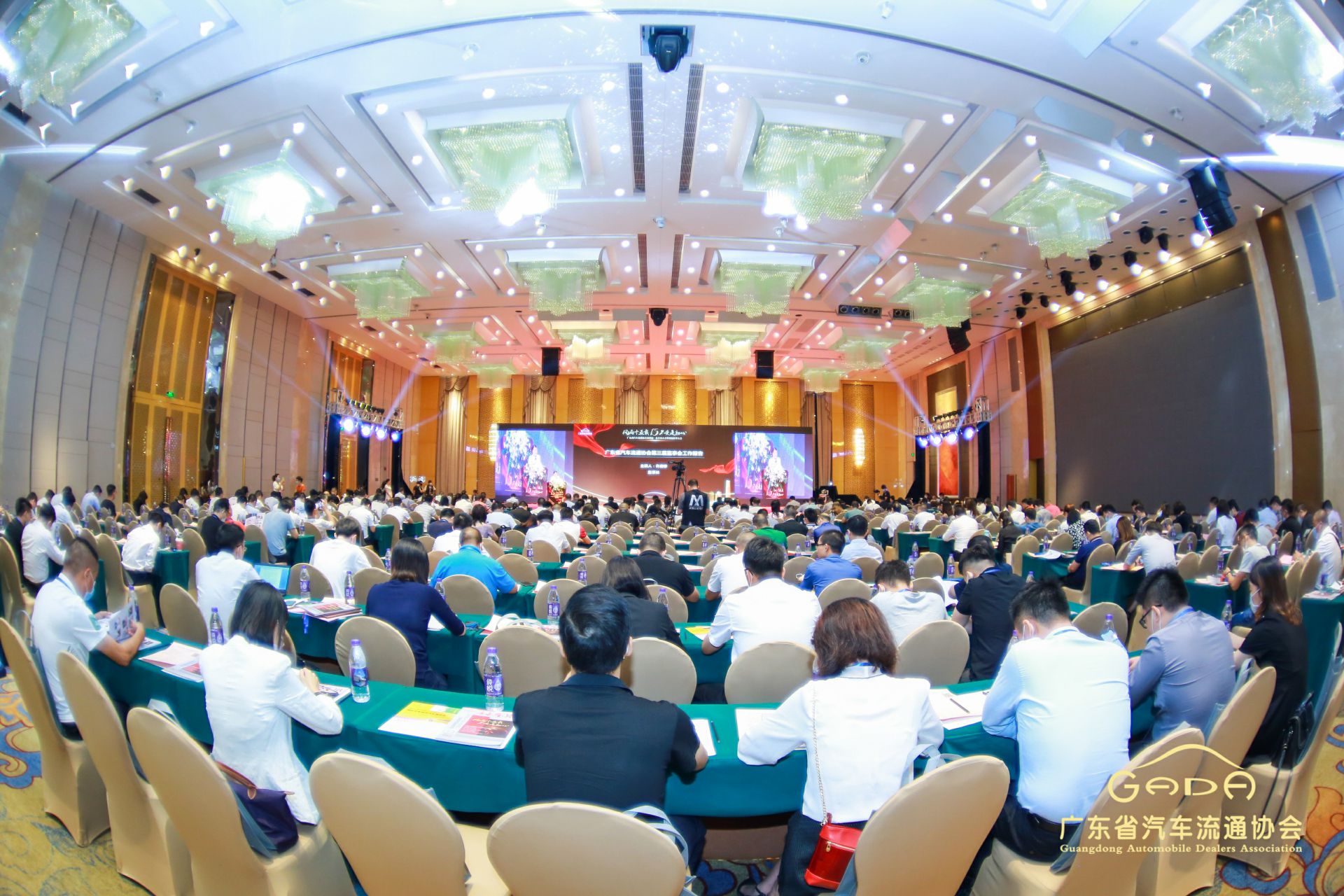 喜报丨开云kaiyun官方版在线入口-开云(中国)“包揽”省汽车流通行业颁奖礼53项大奖(图1)