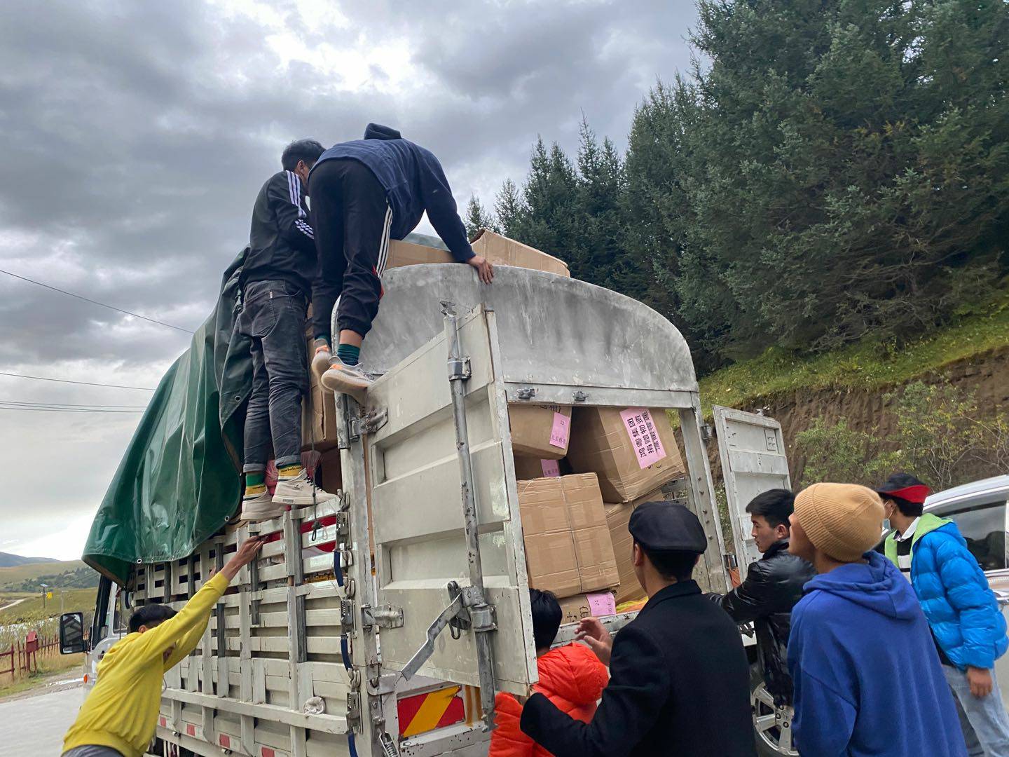 开云kaiyun官方版在线入口-开云(中国)公益回顾丨家国同欢月同圆 温暖满载甘孜州(图5) 开云kaiyun官方版在线入口-开云(中国)公益回顾丨家国同欢月同圆 温暖满载甘孜州(图5)