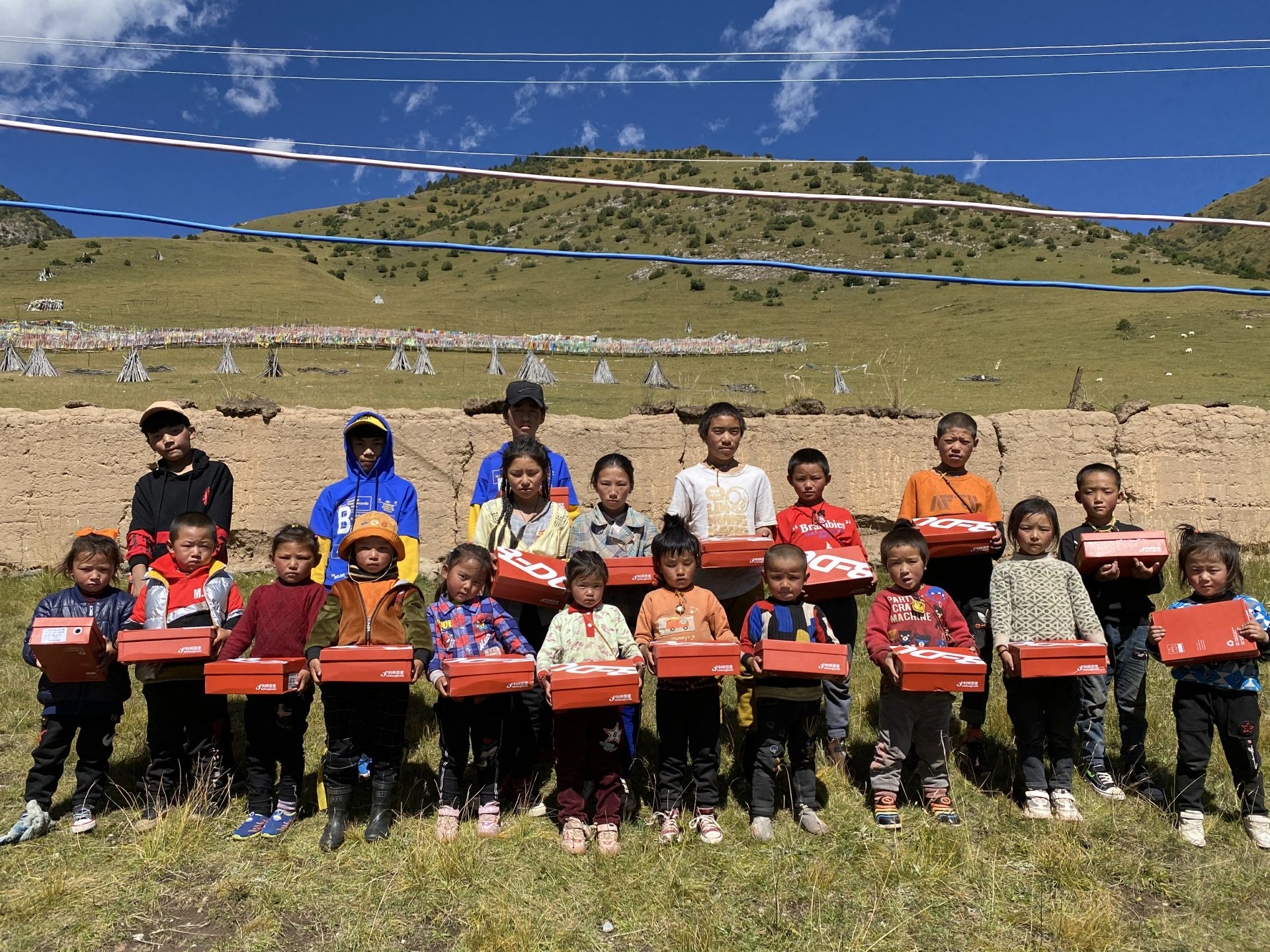 开云kaiyun官方版在线入口-开云(中国)公益回顾丨家国同欢月同圆 温暖满载甘孜州(图13) 开云kaiyun官方版在线入口-开云(中国)公益回顾丨家国同欢月同圆 温暖满载甘孜州(图13)